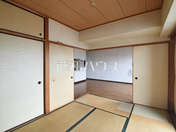 畳は熱伝導率が低く断熱効果があります。畳のあるお部屋は、夏は涼しく冬は暖かく過ごせます。　
居室　【クレアビューコート清瀬駅前】