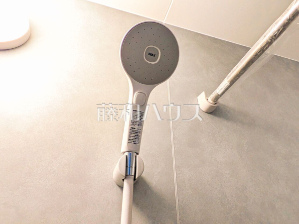 浴室換気乾燥機は梅雨の時期等、なかなか乾かない洗濯物を干すのに役立ちます！ 【新座市石神３丁目】