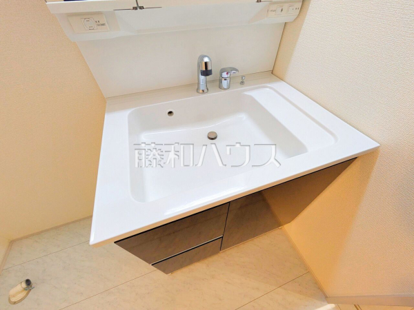 シャワードレッサーで寝ぐせ直しも楽ちん！　【新座市石神３丁目】