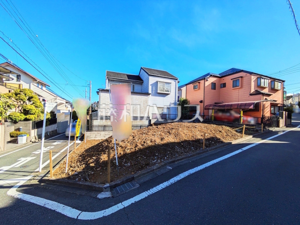 ≪接道状況≫周辺は落ち着いた雰囲気の住宅地です。小さなお子様がいるご家庭も安心です。【多摩市諏訪１丁目】