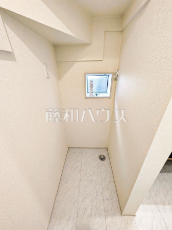 洗面室（洗濯機置き場）　【東村山市秋津町２丁目】