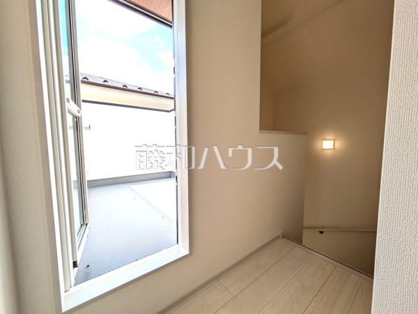 サービスバルコニー入口　【東村山市秋津町２丁目】