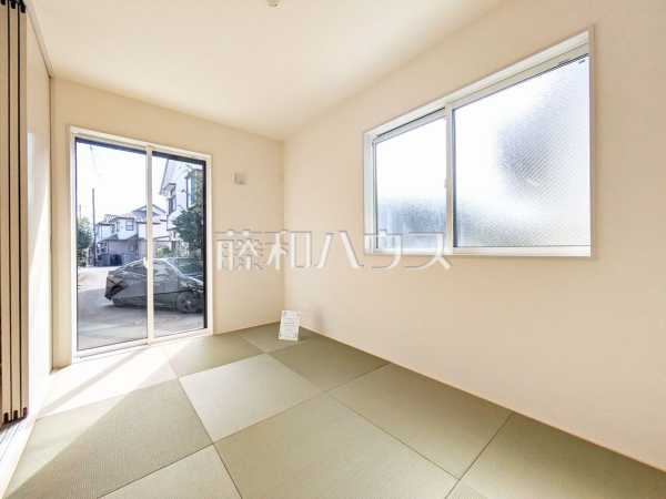 和室　【東村山市秋津町２丁目】　 リビングに隣接する居室の引き戸を開ければさらに開放感が広がります。 