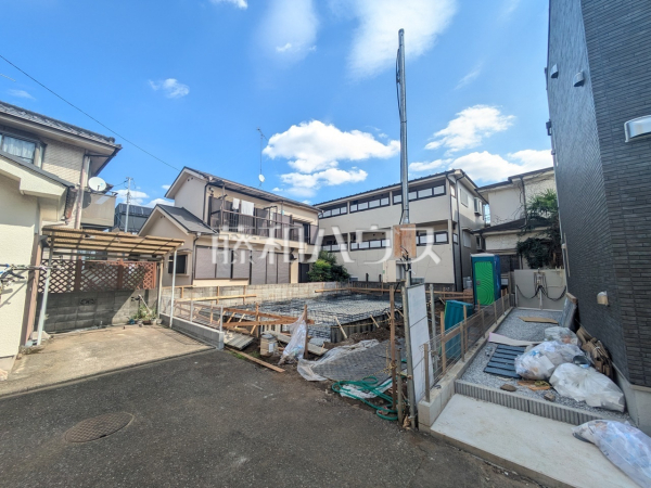 見学はしたいけど、なかなか時間が取れない…そんな方に出勤前や仕事終わりにマイホームを見学できるサポートをいたします。
接道状況および現場風景　【清瀬市元町１丁目】