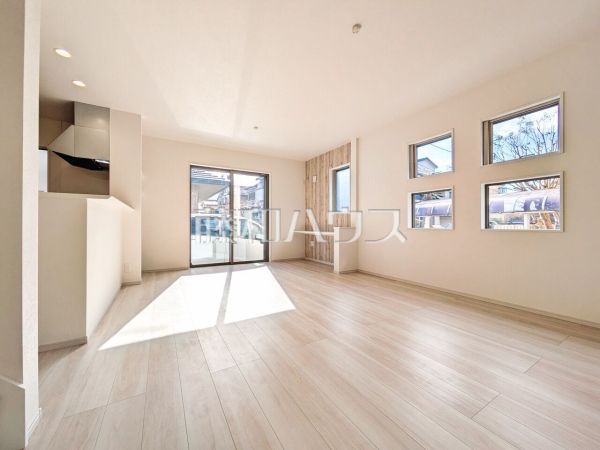 リビング　【所沢市大字北秋津】