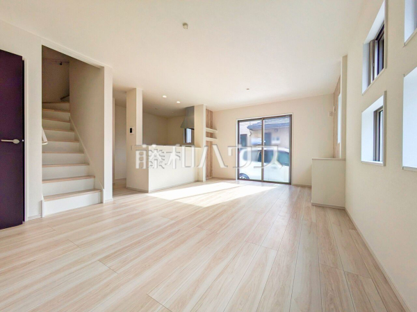 リビング　【所沢市大字北秋津】