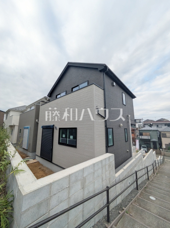 外観　生活に溶け込むシンプルなデザインの外観が魅力の新邸です。　【朝霞市根岸台７丁目】