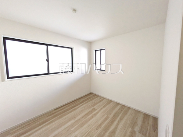 1号棟　居室　【福岡市西区愛宕浜４丁目】