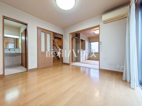 リビング　【東久留米市下里３丁目】