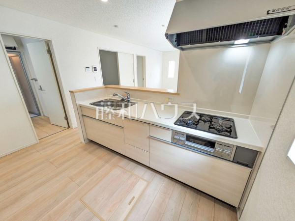 1号棟　キッチン　【清瀬市竹丘３丁目】 お住まい探しは、家の良し悪しだけでなく周辺環境も重要なポイントです。ぜひ一度お客様の目でご覧ください。 