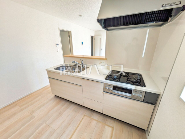 2号棟　 お食事やお茶の準備中でもお子様に目が届き、ご家族と会話を楽しめる家族思いの対面式キッチンです。 【清瀬市竹丘３丁目】