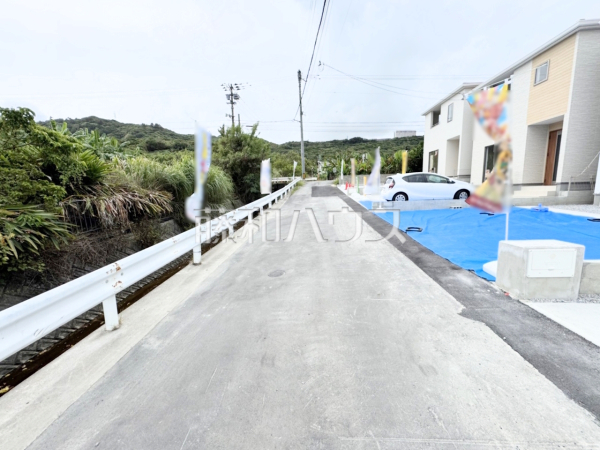 接道状況および現場風景　【南城市佐敷字新里】