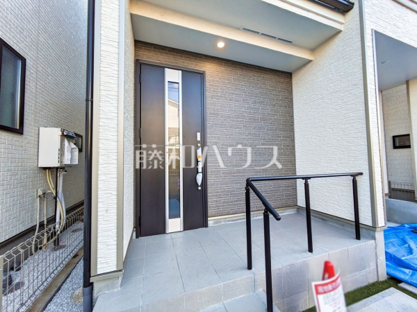 B号棟　玄関　【新座市石神４丁目】