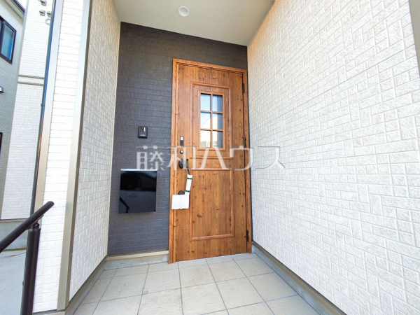 C号棟　玄関　【新座市石神４丁目】