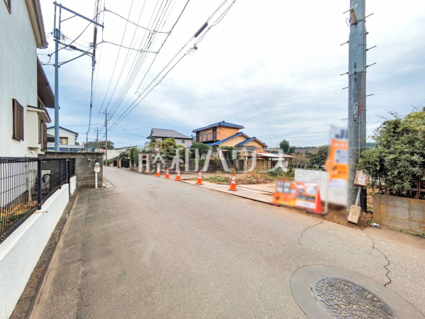接道状況および現場風景　【清瀬市下宿２丁目】 見学はしたいけど、なかなか時間が取れない・・・そんな方に出勤前や仕事終わりにマイホームを見学できるサポートをいたします。 