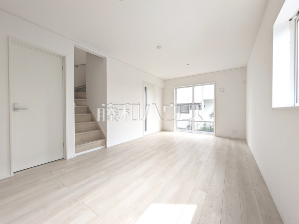 リビング　【東大和市清水４丁目】