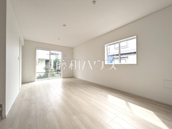 リビング　【東大和市清水４丁目】