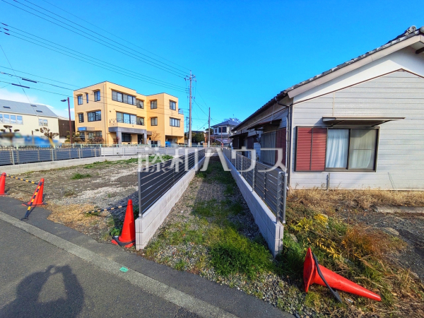 現地写真(敷地入口)　当社オリジナルの注文建築システム「ハウス会」では、お客様のご要望に合わせて建築会社をご紹介いたします。【府中市是政６丁目】