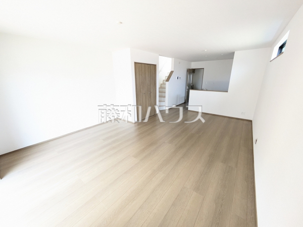 B号棟　リビング　【春日井市八事町１丁目】