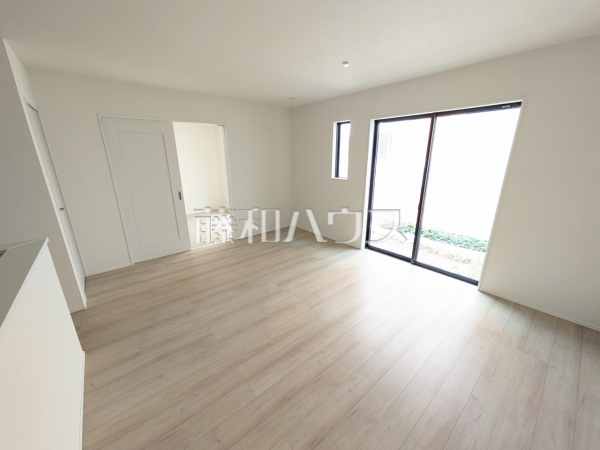 C号棟　リビング　【春日井市八事町１丁目】