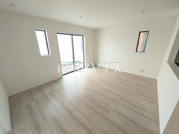 C号棟　リビング　【春日井市八事町１丁目】