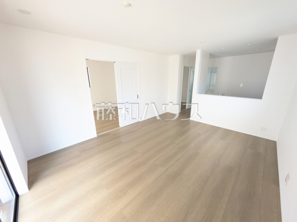 D号棟　リビング　【春日井市八事町１丁目】