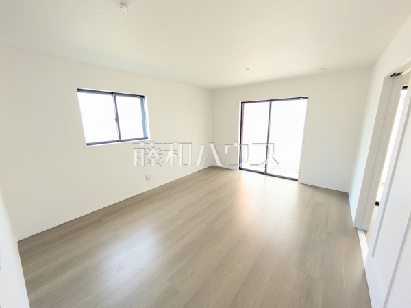 D号棟　リビング　【春日井市八事町１丁目】