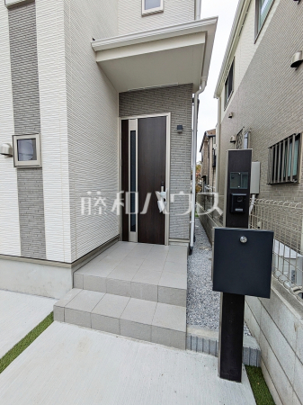 A号棟　玄関　【府中市浅間町４丁目】