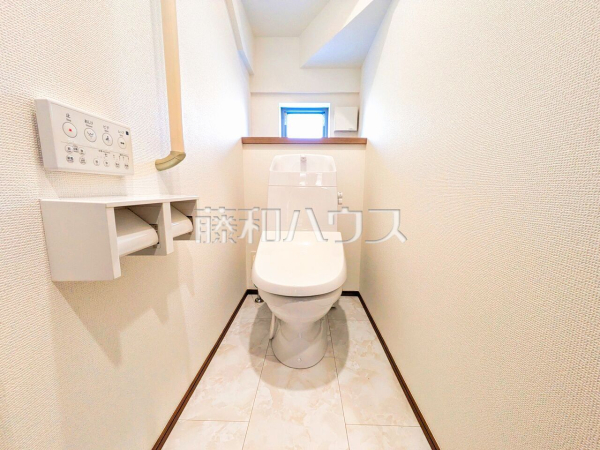 ≪A号棟　トイレ≫　１、２階にウォシュレット付の省エネタイプのお手洗いが完備されております♪【府中市浅間町４丁目】