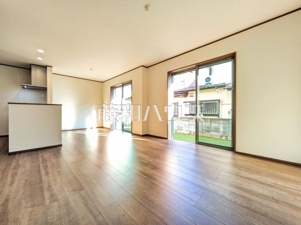 ≪A号棟　リビング≫採光溢れるリビングで、家族団らんのひと時をお過ごし下さい。【府中市浅間町４丁目】