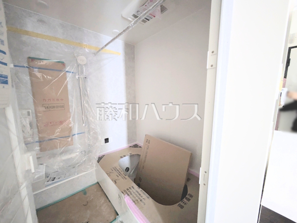 1号棟　浴室　【日野市新町３丁目】
排気熱を上手に使って、少ないガス消費で効率よくお湯を沸かすエコジョーズ