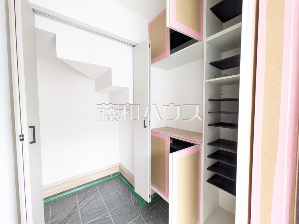 A号棟　玄関　【日野市新町３丁目】