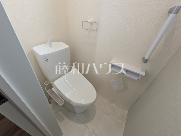 健康は確かな洗浄から。体調の悪いときにも効果的な温水洗浄機能付きトイレ。ご家族一人ひとりのお好みに合わせてご使用頂けます。　