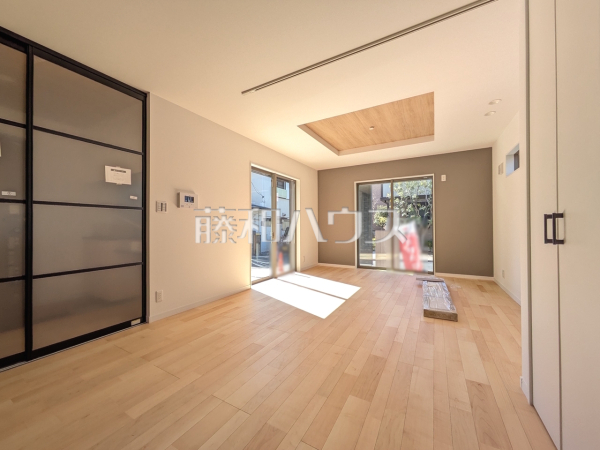 A号棟　リビング　【練馬区南田中５丁目】