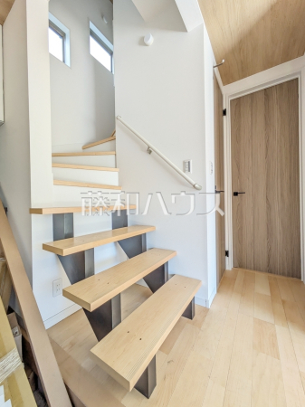 B号棟　階段　【練馬区南田中５丁目】