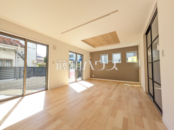 B号棟　リビング　【練馬区南田中５丁目】