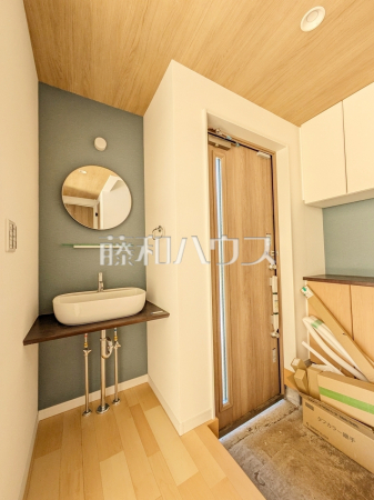 B号棟　玄関ホール　【練馬区南田中５丁目】