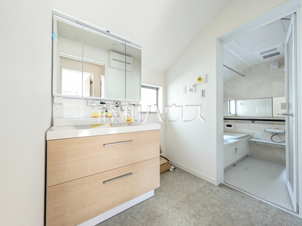 B号棟　洗面室　【練馬区南田中５丁目】