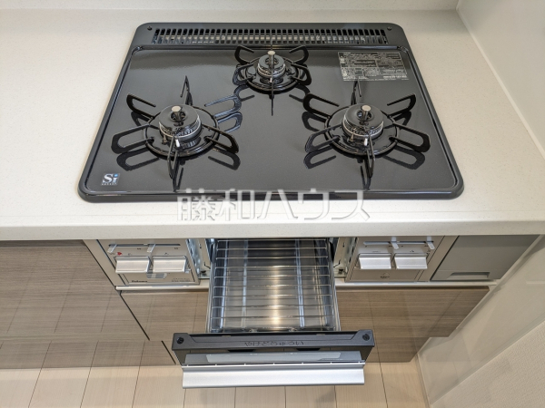 1号棟 3口ガスコンロ 【富士見市羽沢1丁目】 1号棟 3口ガスコンロ 【富士見市羽沢1丁目】