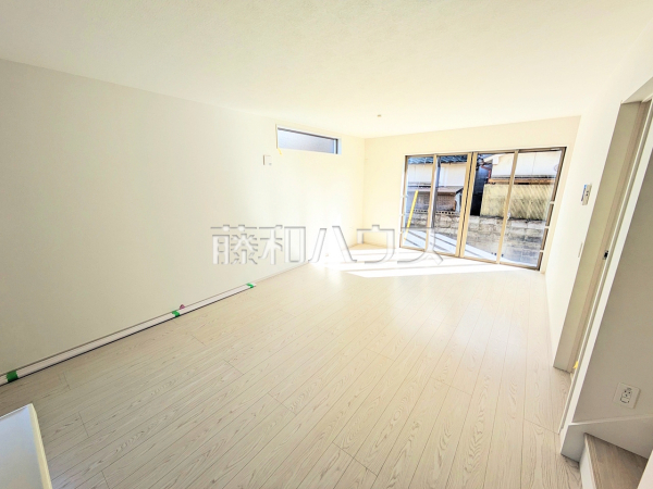 2号棟　リビング　【春日井市不二ガ丘２丁目】