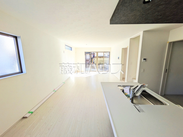 2号棟　リビング　【春日井市不二ガ丘２丁目】