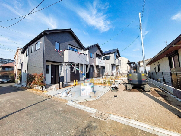 接道状況および現場風景　【三鷹市牟礼５丁目】 見学はしたいけど、なかなか時間が取れない・・・そんな方に出勤前や仕事終わりにマイホームを見学できるサポートをいたします。 