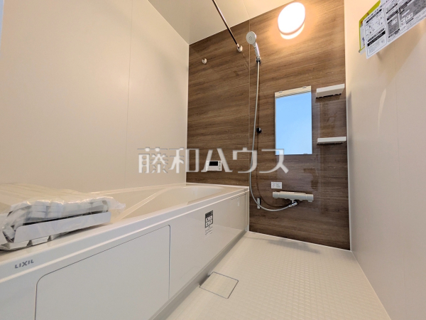 ご家族で入れる1坪タイプの浴室、ご家族の第二の憩いの場所に！　2号棟　浴室　【福岡市東区奈多２丁目】