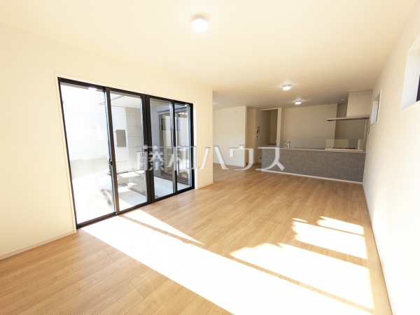 リビング　【名古屋市守山区森宮町】