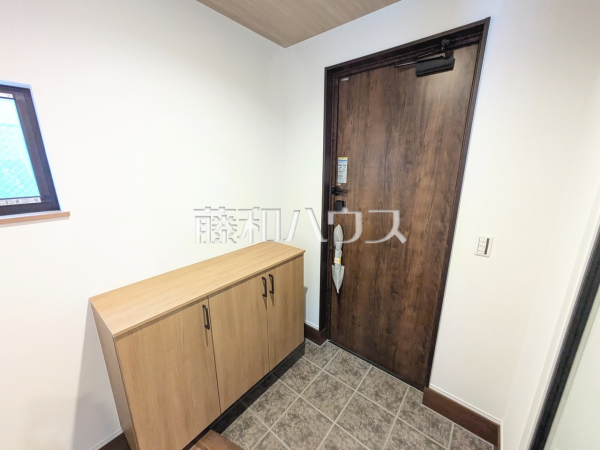 B号棟　玄関　【春日井市篠木町２丁目】