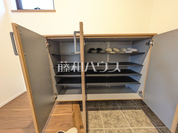 B号棟　玄関収納　【春日井市篠木町２丁目】