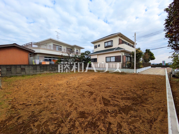 ≪現地外観≫当社オリジナルの注文建築システム「ハウス会」では、お客様のご要望に合わせて建築会社をご紹介いたします。　【多摩市連光寺６丁目】