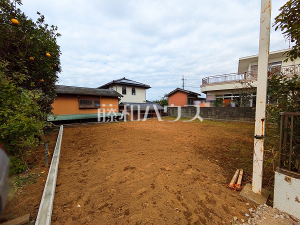 ≪現地外観≫建築条件はございませんので、ライフスタイルに合わせた自由なマイホームづくりが可能です。　【多摩市連光寺６丁目】