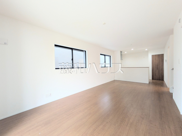 リビング　【八王子市本郷町】