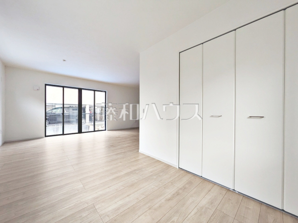 リビング　【八王子市元横山町３丁目】